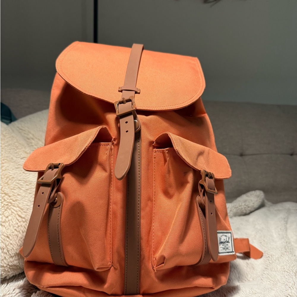 Herschel Dawson Backpack Apricot
Orange 20.5L
